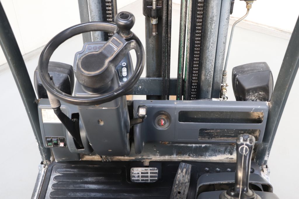 Jungheinrich EFG 320 (Ref: OF47) - Imagen 3